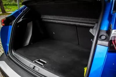 Vendo Peugeot e-2008 2021 - 20850 EUR, 59500 km - AUTO.MOTO.pt