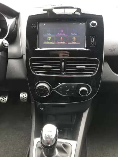 Vendo Renault Clio 2017 - 16950 EUR, 92830 km - AUTO.MOTO.pt