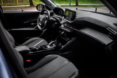 Vendo Peugeot e-2008 2021 - 20850 EUR, 59500 km - AUTO.MOTO.pt