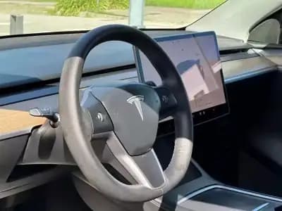 Vendo Tesla Model Y 2022 - 39999 EUR, 101000 km - AUTO.MOTO.pt