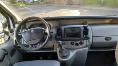 Vendo Renault Trafic 2006 - 11900 EUR, 211000 km - AUTO.MOTO.pt