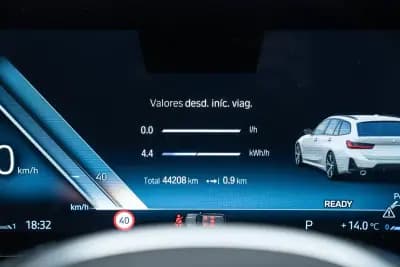 Vendo BMW 330 2023 - 43950 EUR, 44000 km - AUTO.MOTO.pt