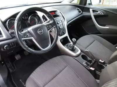 Sell Opel Astra Sports Tourer 2011 - 5990 EUR, 258000 km - AUTO.MOTO.pt