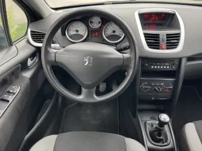 Vendo Peugeot 207 2009 - 5990 EUR, 180168 km - AUTO.MOTO.pt