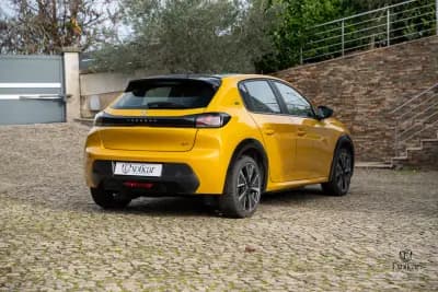 Vendo Peugeot e-208 2023 - 17900 EUR, 25000 km - AUTO.MOTO.pt