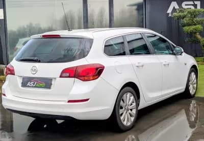 Sell Opel Astra Sports Tourer 2012 - 3900 EUR, 274564 km - AUTO.MOTO.pt