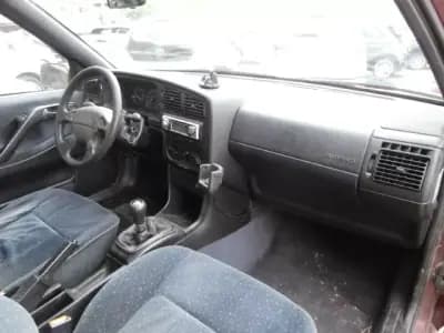 Vendo Volkswagen Passat 1994 - 2250 EUR, 333645 km - AUTO.MOTO.pt