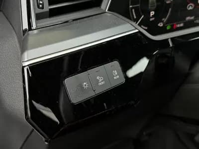 Sell Audi Q8 e-Tron Sportback 2024 - 59990 EUR, 24200 km - AUTO.MOTO.pt