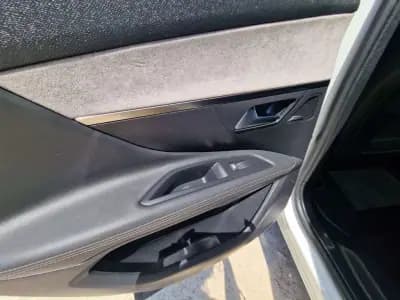 Vendo Peugeot 3008 2020 - 30499 EUR, 65405 km - AUTO.MOTO.pt