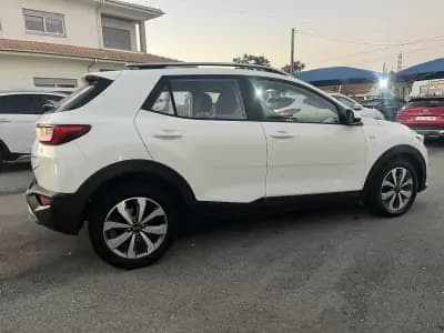 Vendo Kia Stonic 2021 - 13750 EUR, 113000 km - AUTO.MOTO.pt