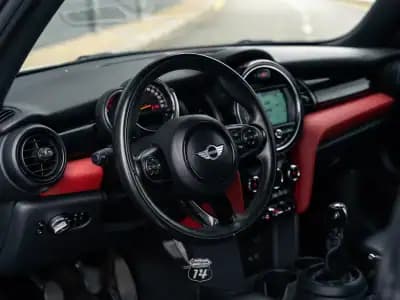 Sell MINI 2019 - 17990 EUR, 53900 km - AUTO.MOTO.pt