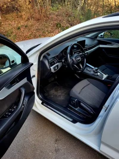 Vendo Audi A4 Avant 2017 - 22990 EUR, 183300 km - AUTO.MOTO.pt