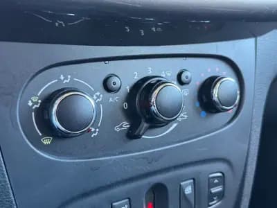 Vendo Dacia Sandero 2015 - 8950 EUR, 60000 km - AUTO.MOTO.pt