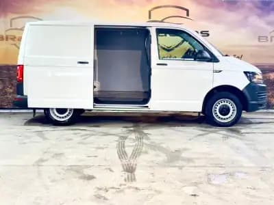 Sell Volkswagen Transporter 2018 - 18900 EUR, 174120 km - AUTO.MOTO.pt