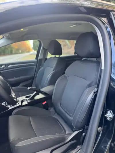 Vendo Renault Mégane Break 2022 - 17500 EUR, 116925 km - AUTO.MOTO.pt