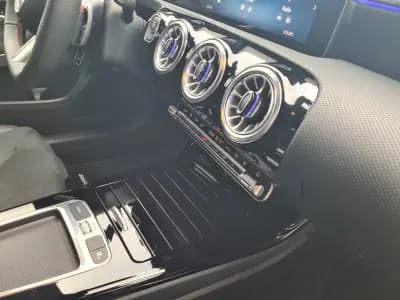 Sell Mercedes-Benz A 250 2024 - 43990 EUR, 10000 km - AUTO.MOTO.pt