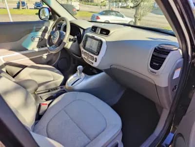 Sell Kia e-Soul 2018 - 11990 EUR, 153000 km - AUTO.MOTO.pt