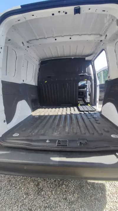 Sell Peugeot Partner 2021 - 12499 EUR, 217978 km - AUTO.MOTO.pt