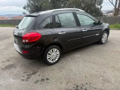Sell Renault Clio Break 2009 - 5450 EUR, 202000 km - AUTO.MOTO.pt