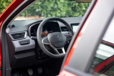 Vendo Renault Clio 2025 - 17900 EUR, 6300 km - AUTO.MOTO.pt