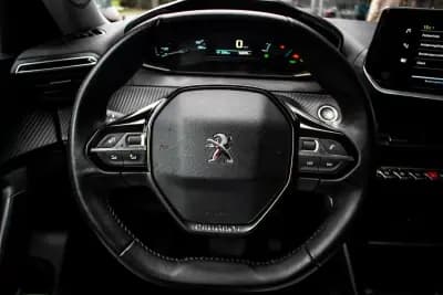 Vendo Peugeot e-2008 2021 - 20850 EUR, 59500 km - AUTO.MOTO.pt