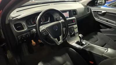 Vendo Volvo V60 Cross Country 2016 - 18180 EUR, 138731 km - AUTO.MOTO.pt