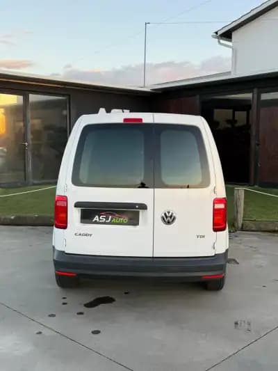 Sell Volkswagen Caddy 2018 - 7950 EUR, 322680 km - AUTO.MOTO.pt