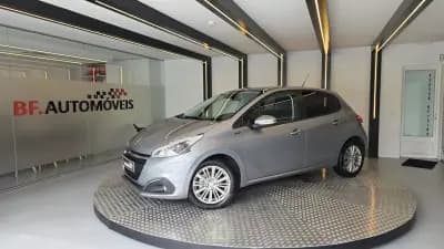 Sell Peugeot 208 2019 - 9900 EUR, 179951 km - AUTO.MOTO.pt
