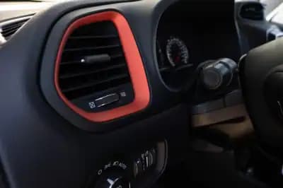 Vendo Jeep Renegade 2020 - 27500 EUR, 24000 km - AUTO.MOTO.pt