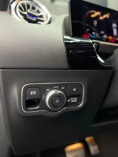 Vendo Mercedes-Benz EQA 2022 - 28750 EUR, 148000 km - AUTO.MOTO.pt