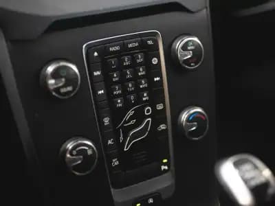 Vendo Volvo V40 2019 - 15990 EUR, 101000 km - AUTO.MOTO.pt