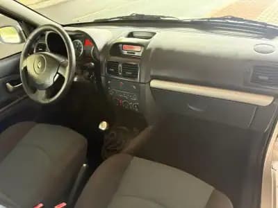 Vendo Renault Clio 2005 - 3990 EUR, 149000 km - AUTO.MOTO.pt