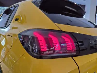 Sell Peugeot e-208 2021 - 18496 EUR, 33131 km - AUTO.MOTO.pt