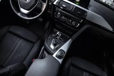 Vendo BMW 318 2015 - 16900 EUR, 246569 km - AUTO.MOTO.pt