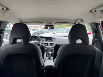 Sell Volvo V40 2017 - 14750 EUR, 138000 km - AUTO.MOTO.pt