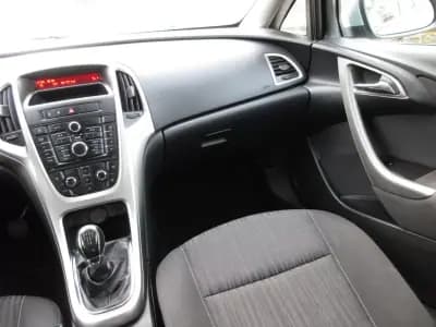 Sell Opel Astra Sports Tourer 2011 - 5990 EUR, 258000 km - AUTO.MOTO.pt