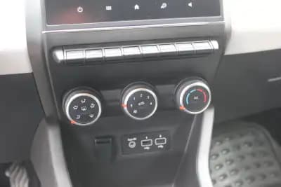 Vendo Renault Clio 2022 - 14750 EUR, 96500 km - AUTO.MOTO.pt