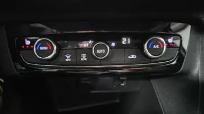 Vendo Opel Corsa-e 2022 - 17990 EUR, 42000 km - AUTO.MOTO.pt