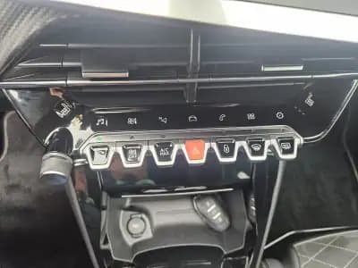 Sell Peugeot 2008 2021 - 19500 EUR, 61150 km - AUTO.MOTO.pt