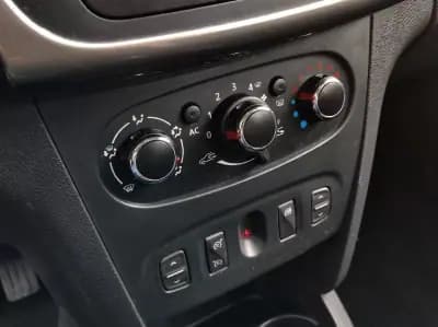 Vendo Dacia Sandero 2014 - 9950 EUR, 161000 km - AUTO.MOTO.pt