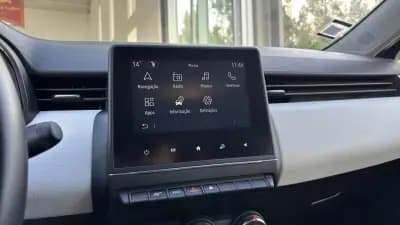 Vendo Renault Clio 2023 - 14499 EUR, 111021 km - AUTO.MOTO.pt