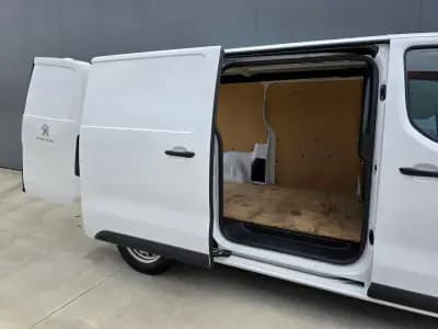 Sell Peugeot Expert 2024 - 21990 EUR, 21500 km - AUTO.MOTO.pt