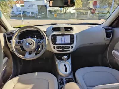Sell Kia e-Soul 2018 - 11990 EUR, 153000 km - AUTO.MOTO.pt
