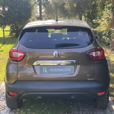 Vendo Renault Captur 2014 - 13990 EUR, 146000 km - AUTO.MOTO.pt