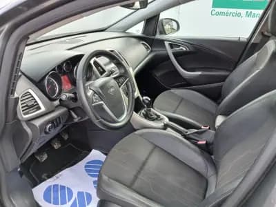 Vendo Opel Astra Sports Tourer 2012 - 6950 EUR, 178110 km - AUTO.MOTO.pt