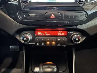 Sell Kia Carens 2016 - 16500 EUR, 115211 km - AUTO.MOTO.pt