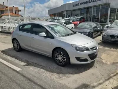 Vendo Opel Astra 2013 - 9900 EUR, 179980 km - AUTO.MOTO.pt