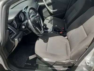 Vendo Opel Astra 2013 - 9900 EUR, 179980 km - AUTO.MOTO.pt