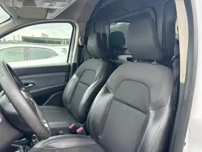 Vendo Renault Express 2022 - 13990 EUR, 123000 km - AUTO.MOTO.pt