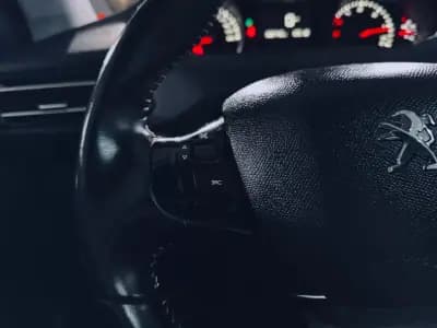 Sell Peugeot 308 2013 - 12990 EUR, 158740 km - AUTO.MOTO.pt